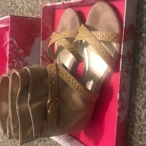 | Chinese Laundry Sandals | Tan | Size 8